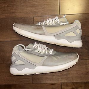 Adidas Men’s Size 9.5 Tubular Running Sneaker 🔥👟